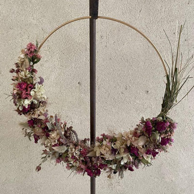 Flowerhoops mit den getrockneten Blumen des Jahres